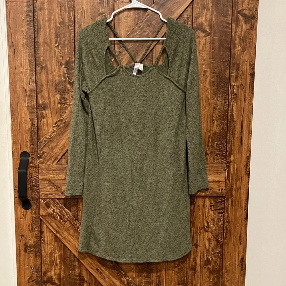 NWT FRANCESCA’s AYLA Womens olive green sweater long sleeve dress size small